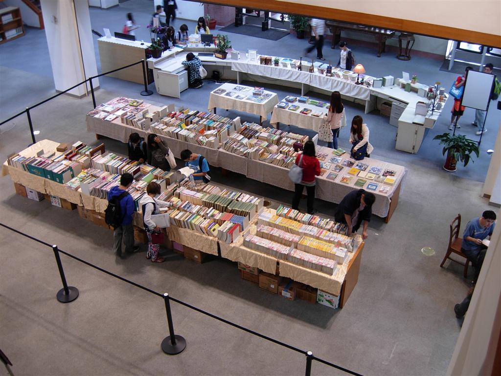 2013.11.11-11.23 Sale of Used Books (Honest Book Store)